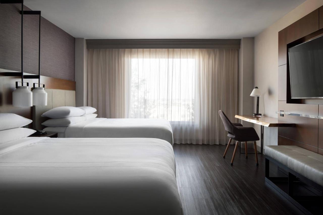 Visalia Marriott At The Convention Center Otel Dış mekan fotoğraf