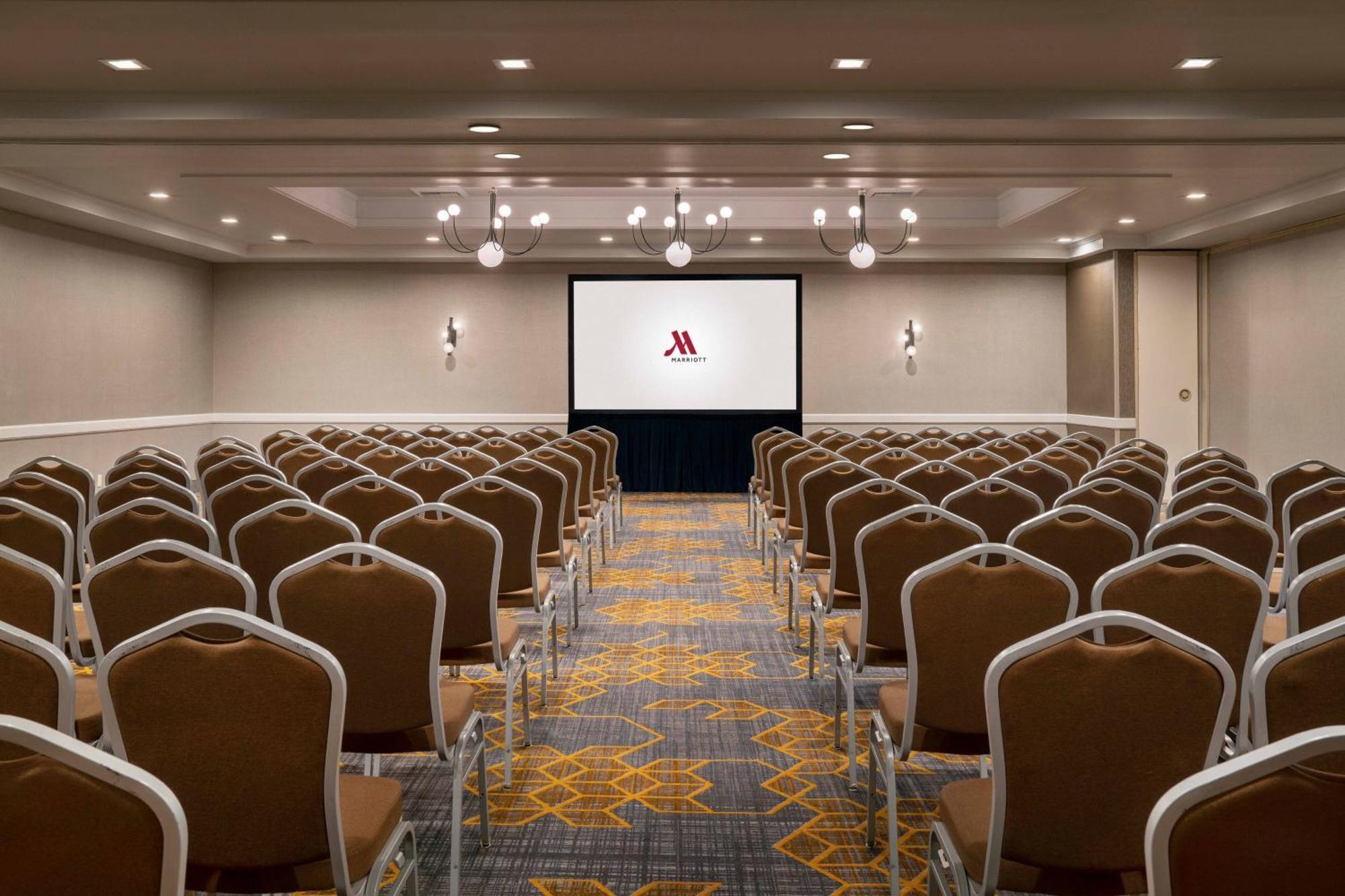Visalia Marriott At The Convention Center Otel Dış mekan fotoğraf