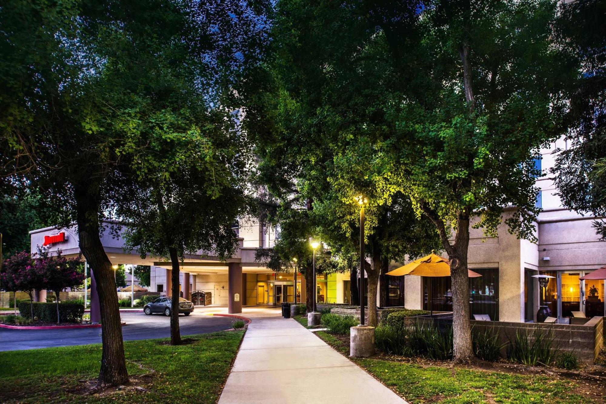 Visalia Marriott At The Convention Center Otel Dış mekan fotoğraf